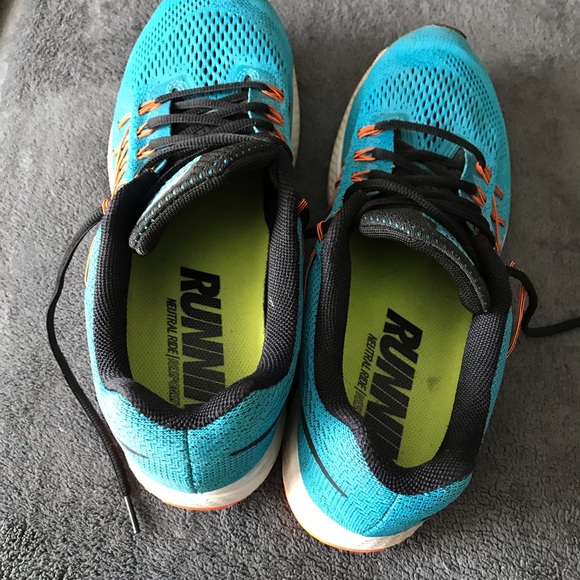 Nike shoes - Picture 4 of 4